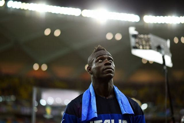 Διαβάζει Ιμπραϊμοβιτς και χορεύει ο Μπαλοτέλι (video)