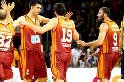 Διακοπή στο Γαλατασαράι-Φενέρμπαχτσε, αποβλήθηκε ο Ομπράντοβιτς (VIDEOS)