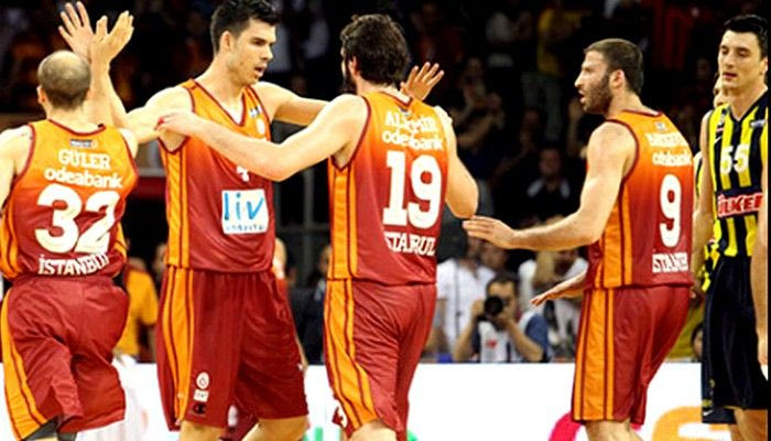 Διακοπή στο Γαλατασαράι-Φενέρμπαχτσε, αποβλήθηκε ο Ομπράντοβιτς (VIDEOS)