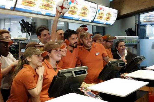 O… σερβιτόρος Γκατούζο (VIDEO)