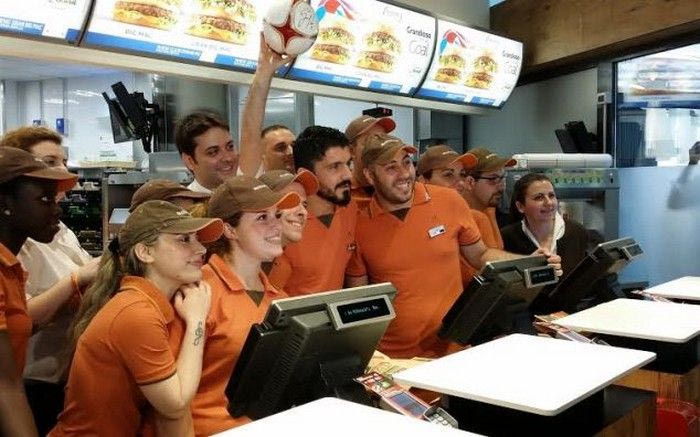 O… σερβιτόρος Γκατούζο (VIDEO)