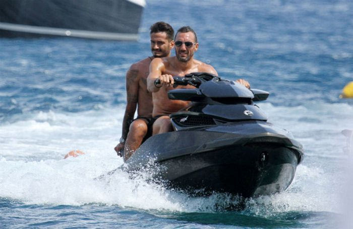 Στη Μύκονο με Κυργιάκο και Σιδεράκη ο Γκέντσογλου