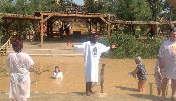 Ο Τζούνιορ διέσχισε τον Iορδάνη ποταμό (PHOTOS)
