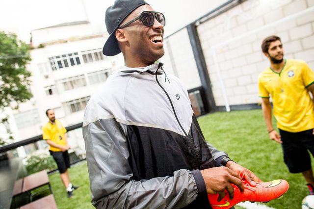 Ο Kobe Bryant βρέθηκε στο Phenom House της Nike Football στο Rio