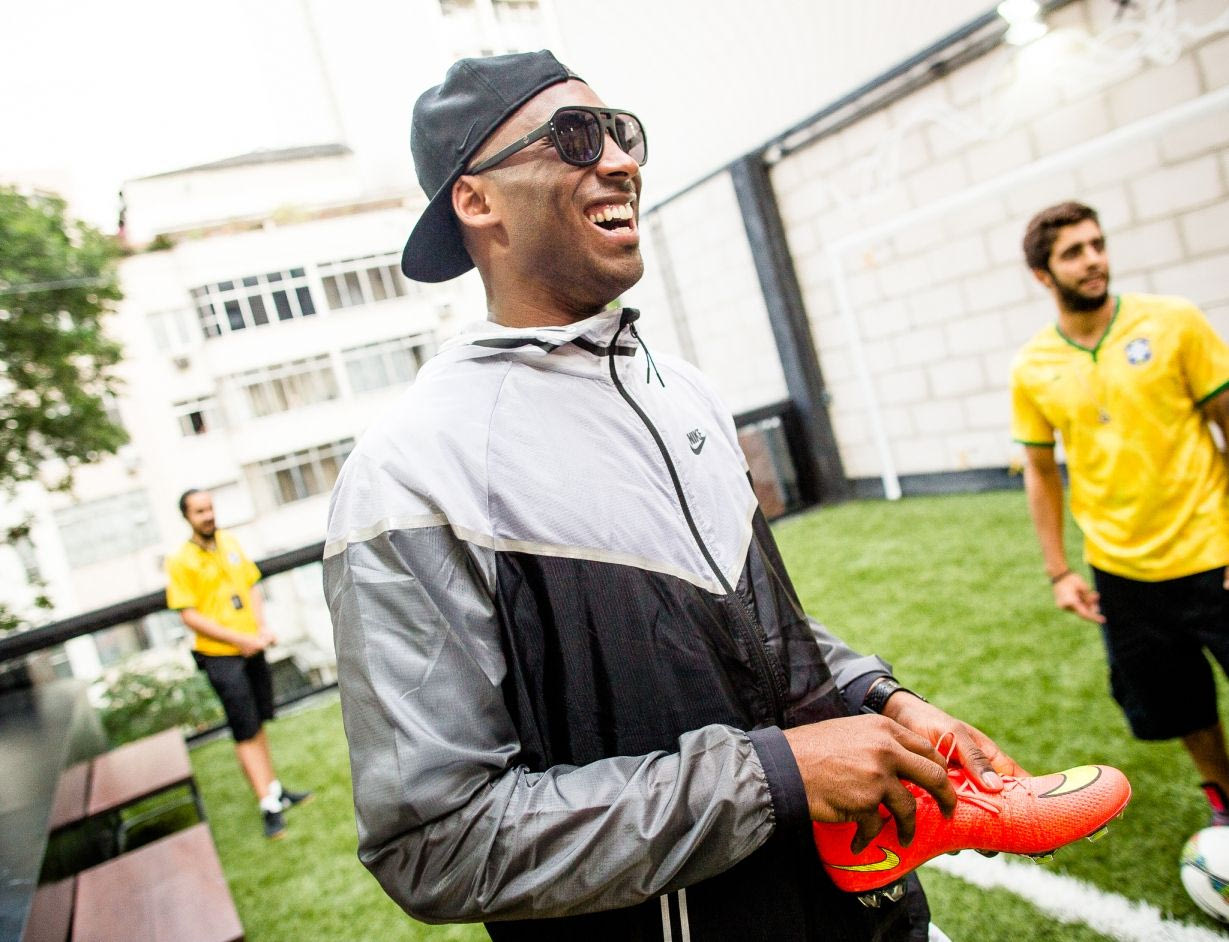 Ο Kobe Bryant βρέθηκε στο Phenom House της Nike Football στο Rio