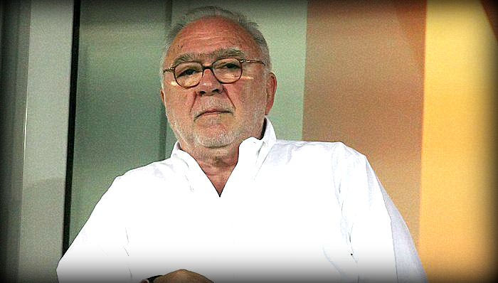 Γιατί μοιράζει… κώνειο ο Σωκράτης!