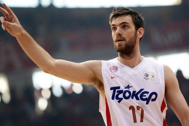 Μένει Ολυμπιακό ή πάει Τουρκία ο Μάντζαρης