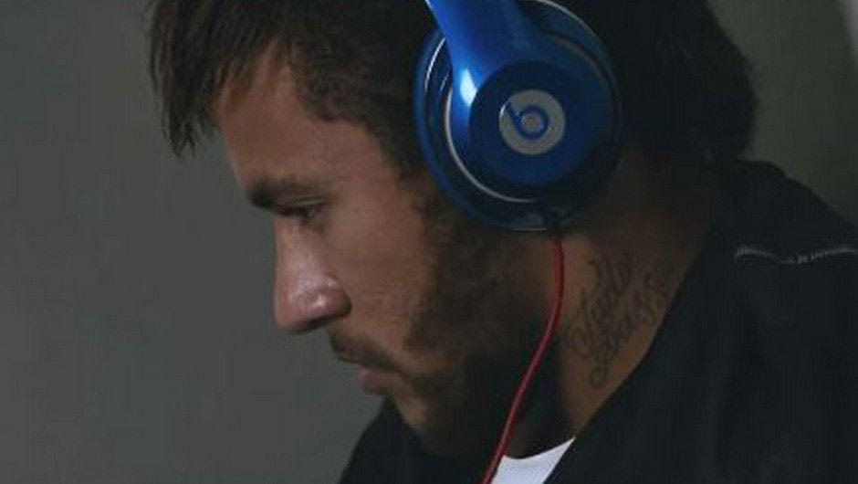 Χορηγός απαγόρευσε τ’ ανταγωνιστικά ακουστικά!