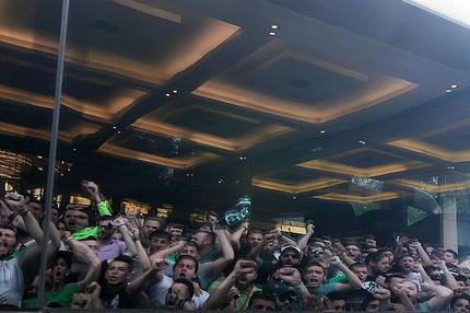 “Πάρτι” στο ξενοδοχείο με την αποστολή (VIDEOS)