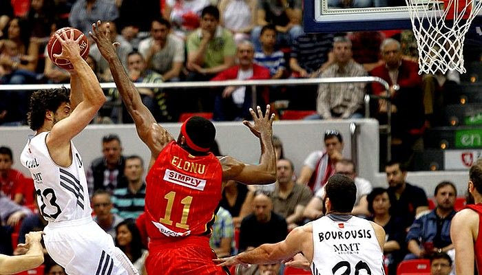 Κατοστάρα και πρόκριση για τη Ρεάλ