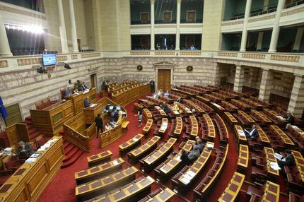 Έπαιζε η ΑΕΚ στο κανάλι της Βουλής