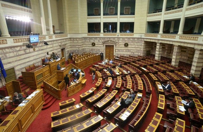 Έπαιζε η ΑΕΚ στο κανάλι της Βουλής