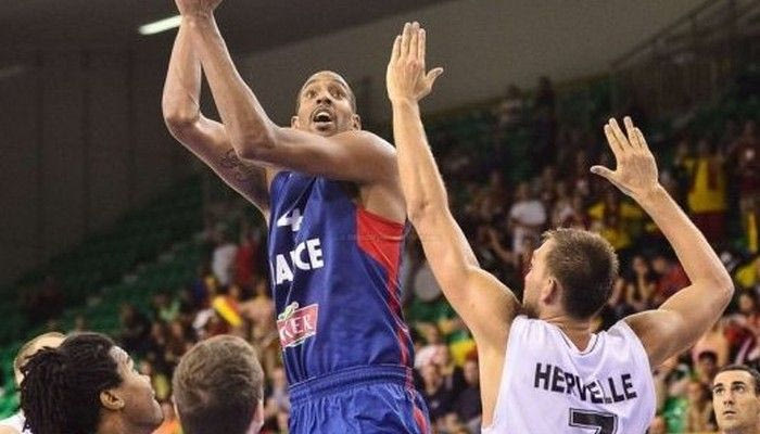 Χωρίς Αζινσά λόγω εγκυμοσύνης