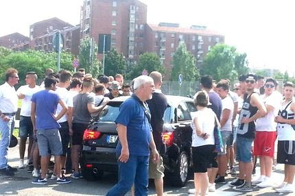 Κλωτσιές στο αυτοκίνητο του Αλέγκρι