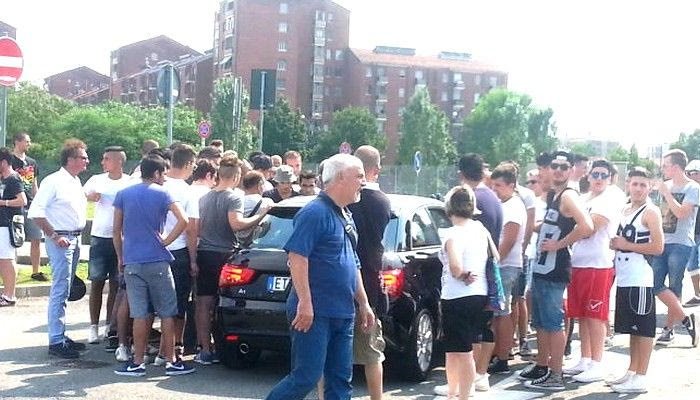 Κλωτσιές στο αυτοκίνητο του Αλέγκρι