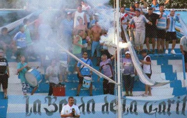 Κατέρρευσε εξέδρα στο φιλικό του Μαραντόνα