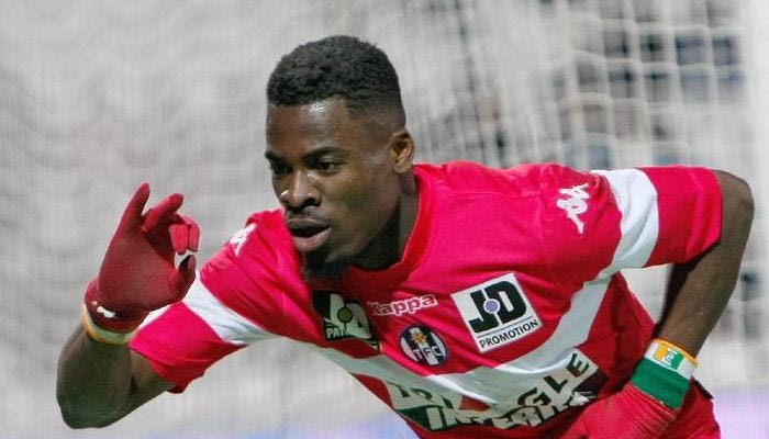 Παίρνει και δανεικούς η Παρί