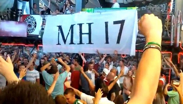 You will never walk alone για τα θύματα της MH17 (VIDEO)