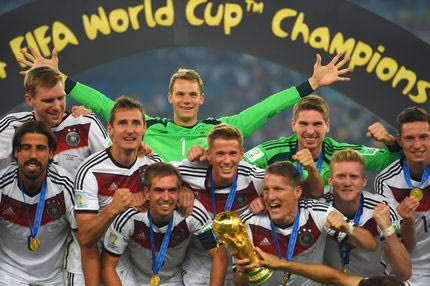 Το μέλλον της Γερμανίας, η καταδίκη του Μέσι κι ο MVP