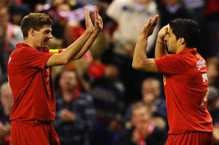 Ο Σουάρες γύρισε στο Λίβερπουλ και έδωσε φανέλα στον Τζέραρντ (PHOTO)