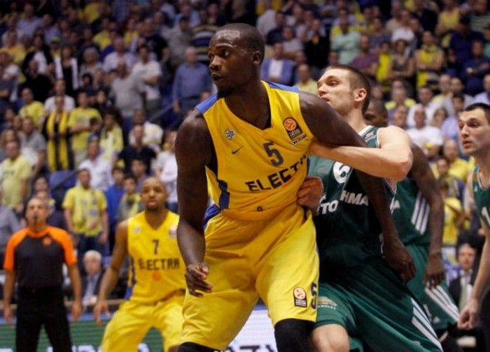 Κοιτάζει Σον Τζέιμς ο Ολυμπιακός