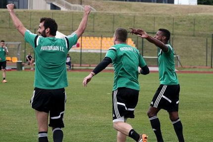 Ο ετοιμόλογος Ζέκα και η ομάδα Ατζαγκούν