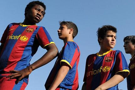 Μικροί “μάγοι” στην ακαδημία της Μπαρτσελόνα (VIDEO)