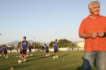 Δοκιμάζει Ζαουί