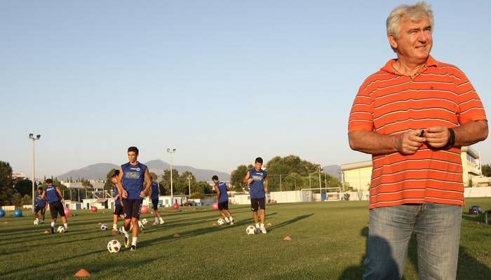 Δοκιμάζει Ζαουί