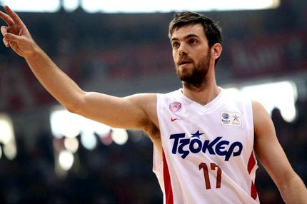 Μάντζαρης: “Πρέπει να πάρουμε τίτλους φέτος”