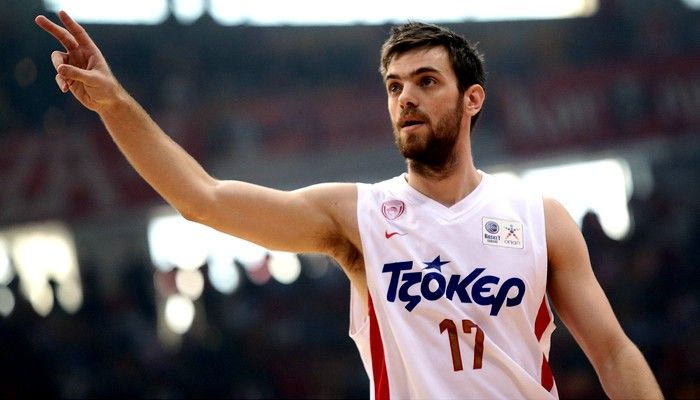 Μάντζαρης: “Πρέπει να πάρουμε τίτλους φέτος”