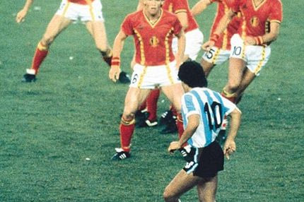 Ο Μαραντόνα κόντρα σε όλο το Βέλγιο: Ο μύθος μιας φωτογραφίας