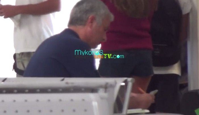 O Μουρίνιο και το μπλοκάκι του στη Μύκονο (VIDEO)