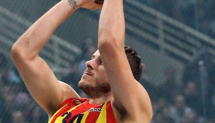 Μένει ο Νάχμπαρ, τέλος Σάδα και Πούλεν