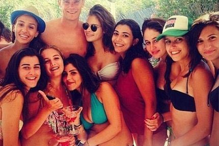 Ο Νόιερ και το χαρέμι του (PHOTO)