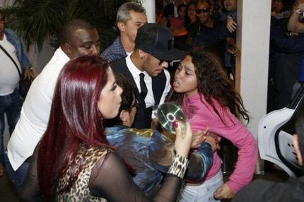 Επίθεση από θαυμάστριες στον Νεϊμάρ