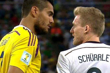 O Ρομέρο βγάζει το σουτ του Σίρλε