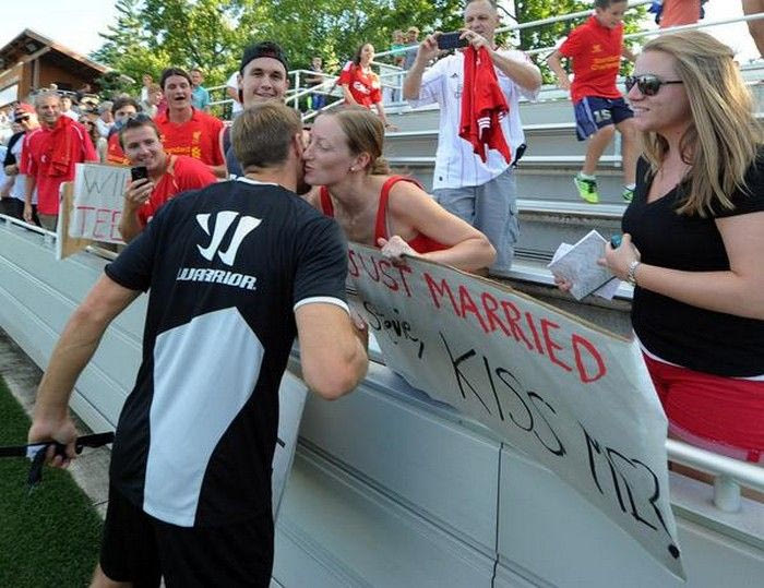 Κοπέλα πλαντάζει στο κλάμα λόγω Τζέραρντ (VIDEO)