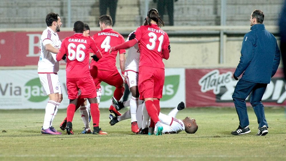 Εγκληματικό τάκλιν του Λισγάρα και δυο κόκκινες!
