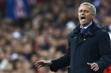 Φταίει η διαιτησία στον Μουρίνιο για τη συντριβή