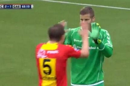Σκόραρε με βολέ ο τερματοφύλακας! (VIDEO)