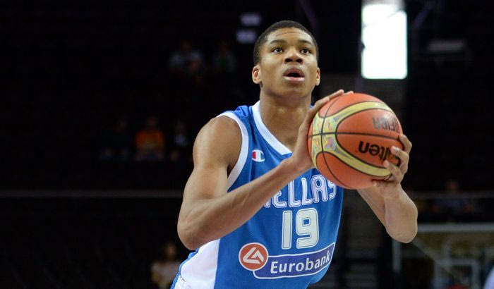 Το έβαλε από το κέντρο ο Αντετοκούνμπο (VIDEO)