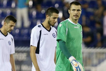 Το σκάφος στα βράχια