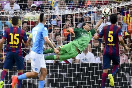 Ο Μπράβο “κρέμασε” την Μπαρτσελόνα (VIDEO)