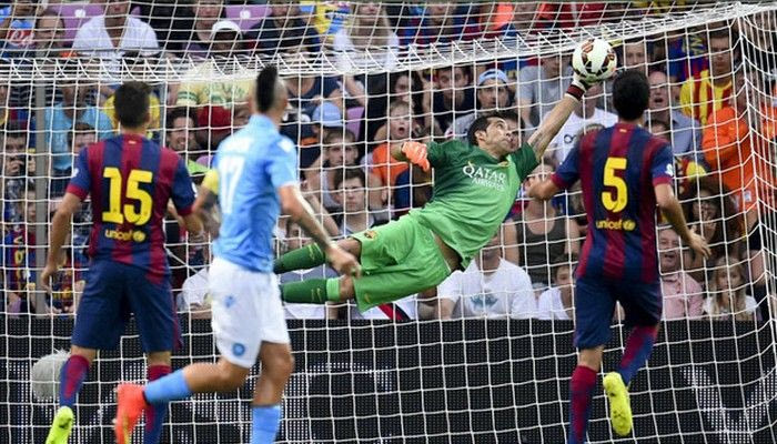 Ο Μπράβο “κρέμασε” την Μπαρτσελόνα (VIDEO)