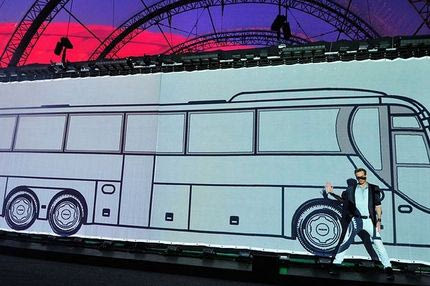 Υπερθέαμα τα αποκαλυπτήρια του πούλμαν της Μπάγερν (VIDEO+PHOTOS)