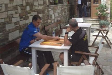 H πρώτη παρτίδα τάβλι