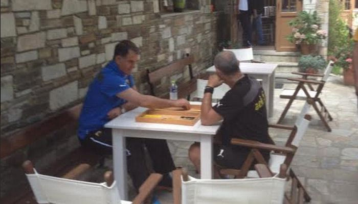 H πρώτη παρτίδα τάβλι