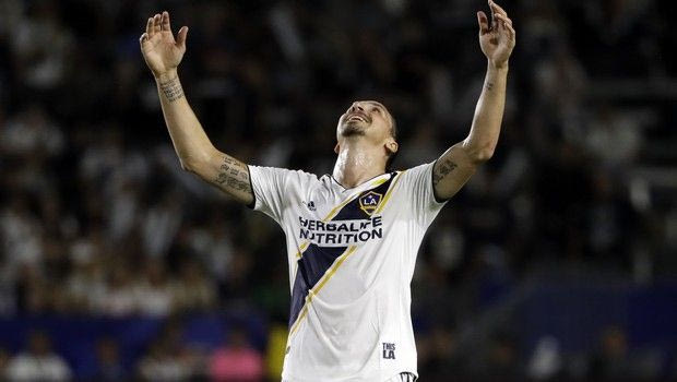 Ιμπραχίμοβιτς από άλλο πλανήτη: υπέγραψε στο πρόσωπο οπαδού!