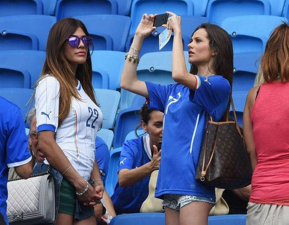 Τα έβαλε με τους οπαδούς της Νάπολι η σύντροφος του Ινσίνιε